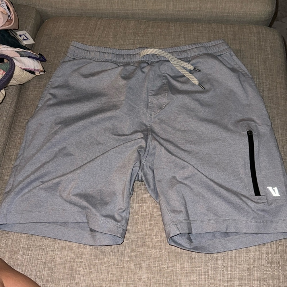 Men’s Medium Vuori Shorts